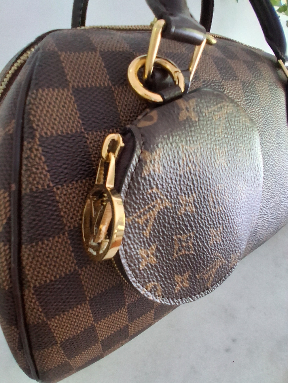 Louis Vuitton Coin Pouch from Trio Pouch Set. Cert of Authenticity Included